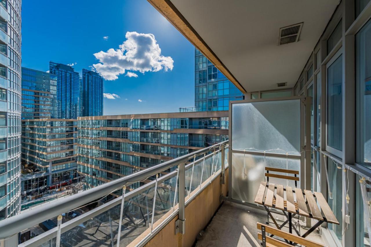 Leckie Luxurious Suites Toronto Exterior photo